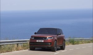 Range Rover 2022 en coloris bordeaux