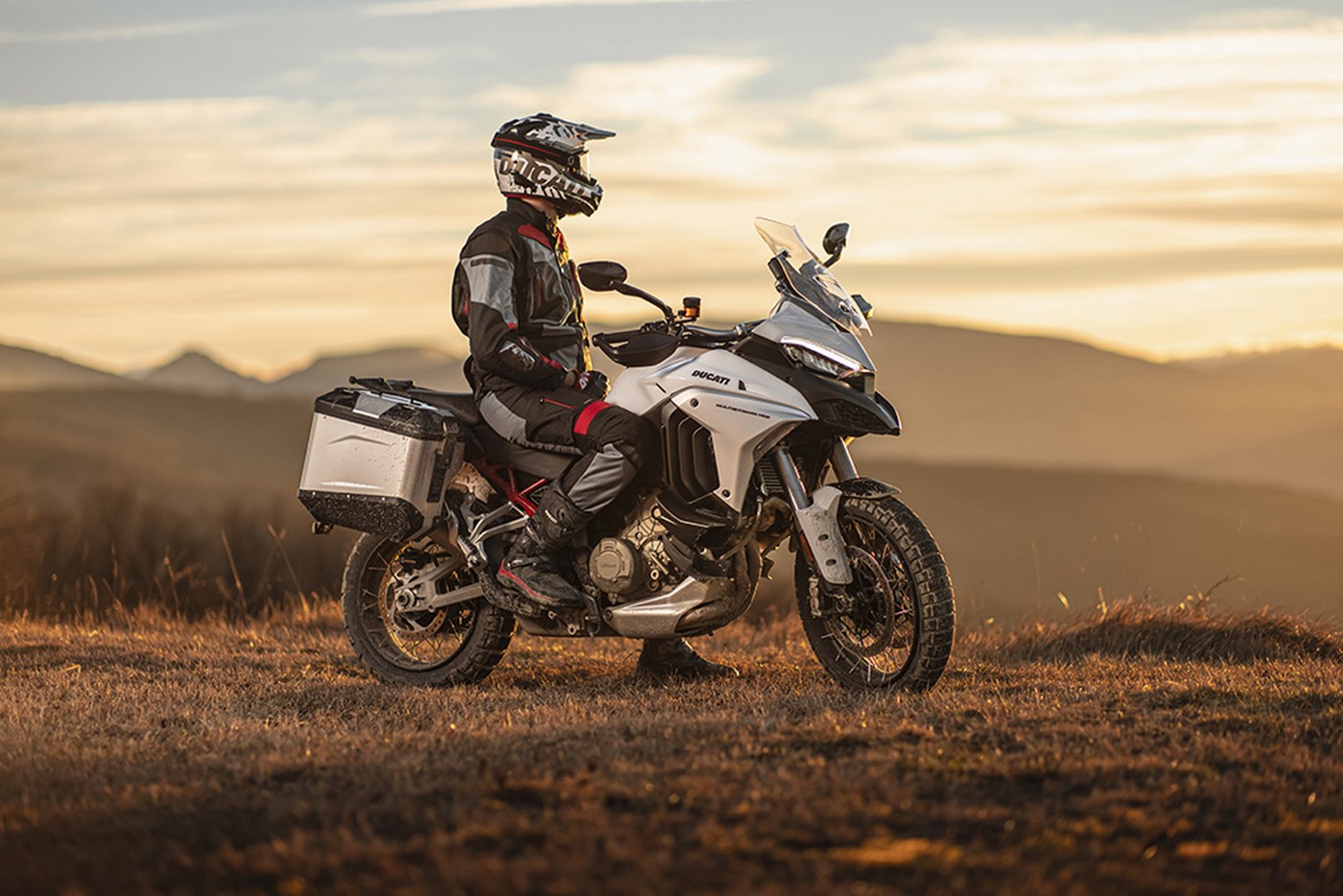 Ducati Multistrada V4 modèle 2022 nouvelle couleur blanc