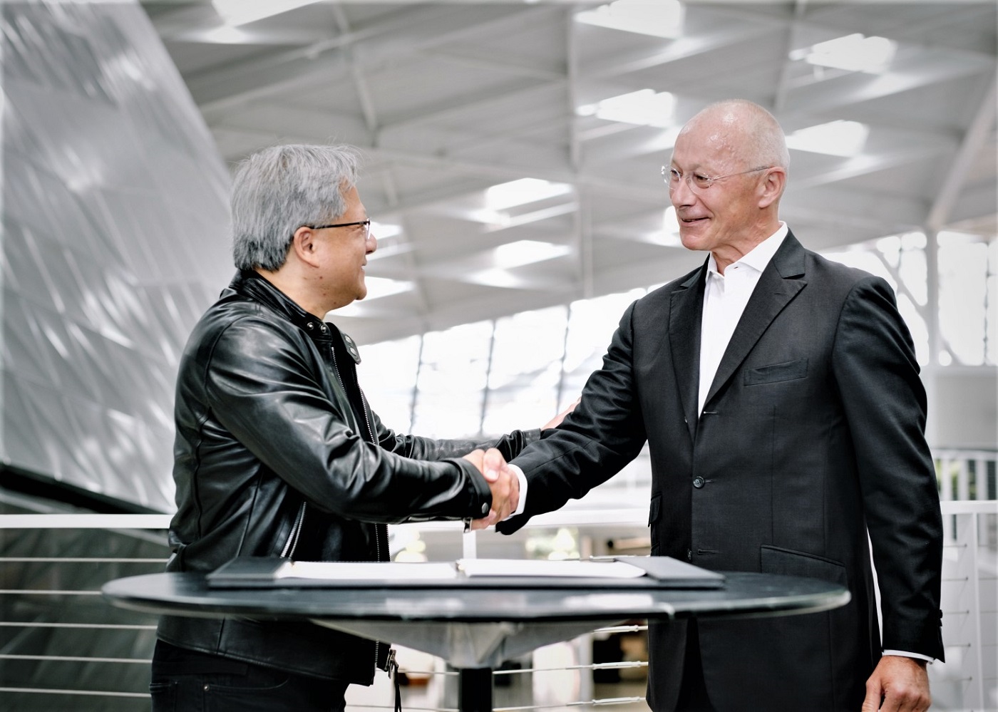 Jensen Huang, fondateur et CEO de NVIDIA et Thierry Bolloré, CEO de Jaguar Land-Rover
